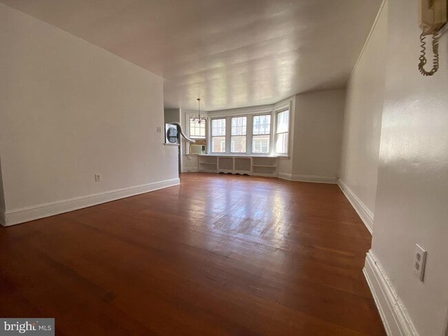 Building Photo - 4643 Pine St