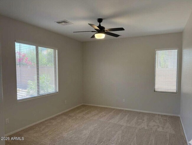 Building Photo - 4155 E Clubview Dr