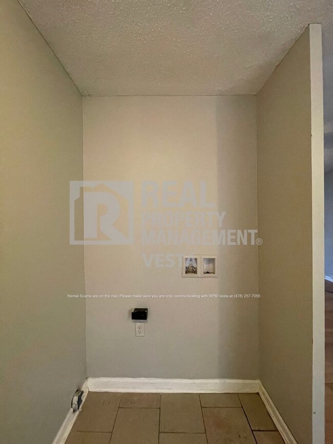 Building Photo - 251 Randy Cir