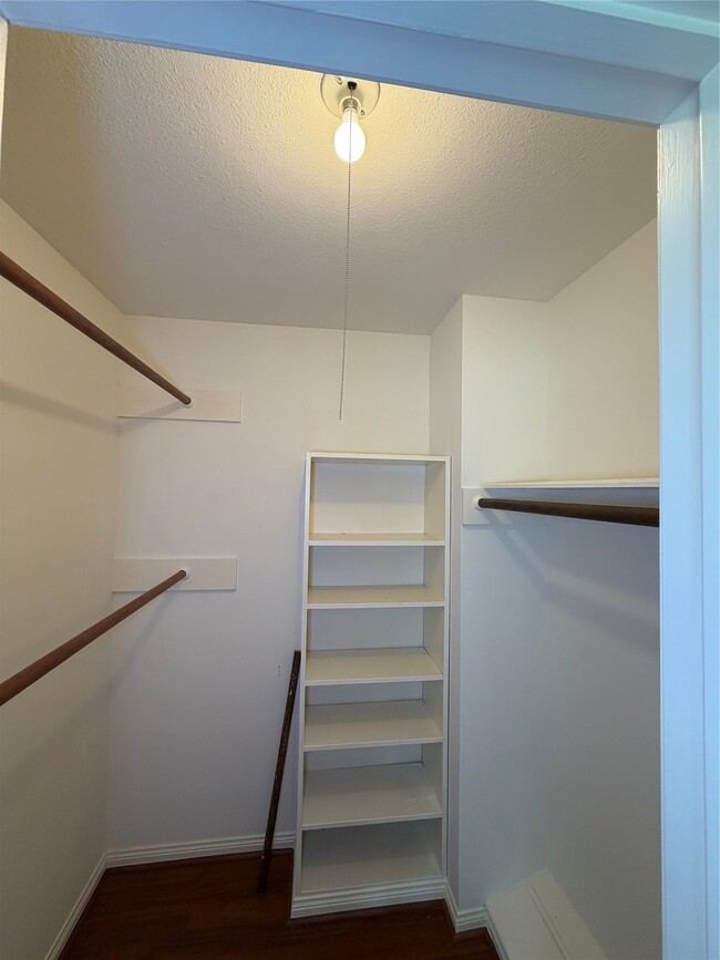 Building Photo - 10723 Elmdale Dr