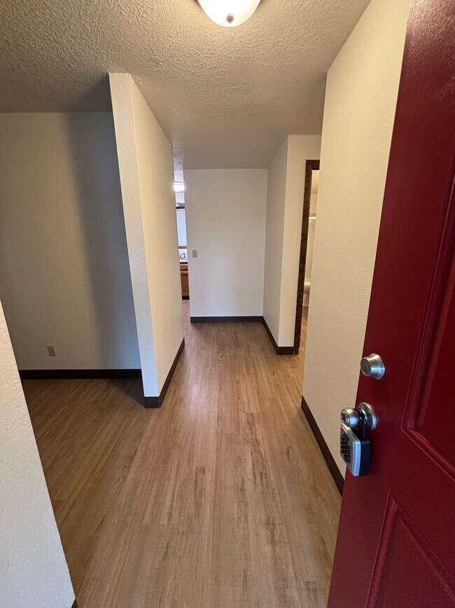 Building Photo - Charming 3-Bedroom 2 Bath Home in SE Salem