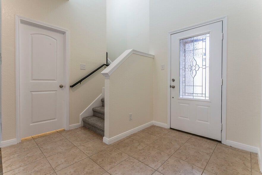 Building Photo - 211 Azalea Way