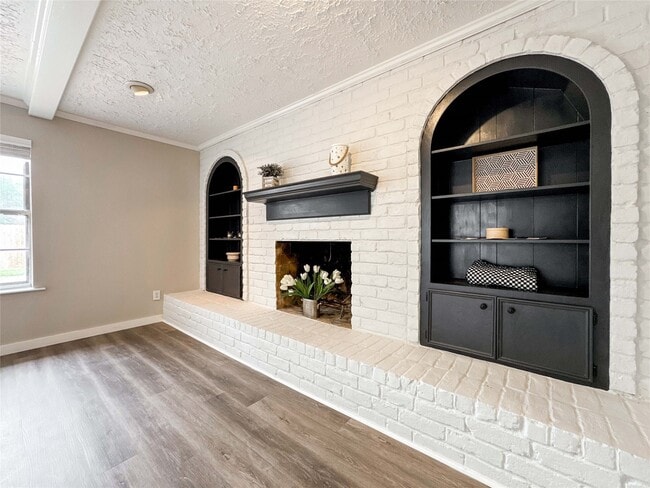 Building Photo - 15002 Torry Pines Rd