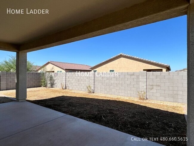 Building Photo - 1652 W Aztec Dr