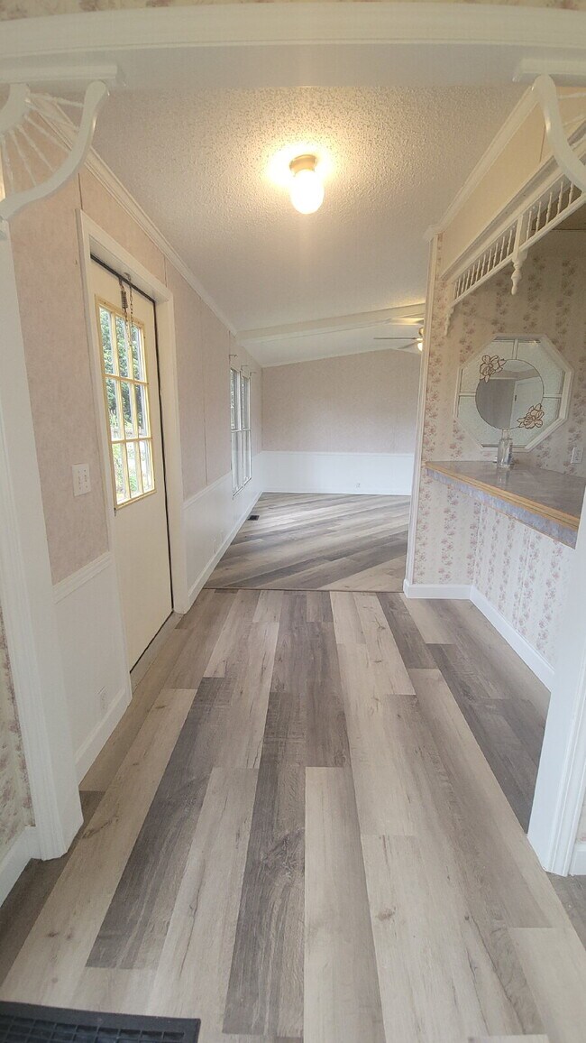 Building Photo - " 2-Bed, 2-Bath Mobile Home Retreat in Tan...