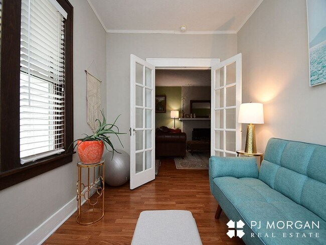 Building Photo - 5022I