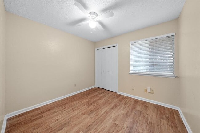 Building Photo - 100 Meteor Dr