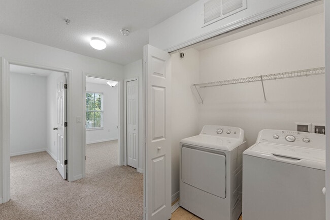Building Photo - 7948 Edgewood Forest Dr