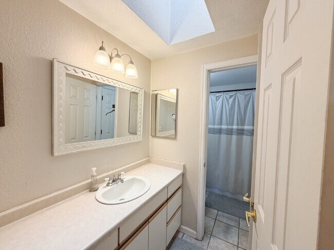 Building Photo - Rare opportunity to lease a golf course-view condo in one of Littleton's most convenient locations!