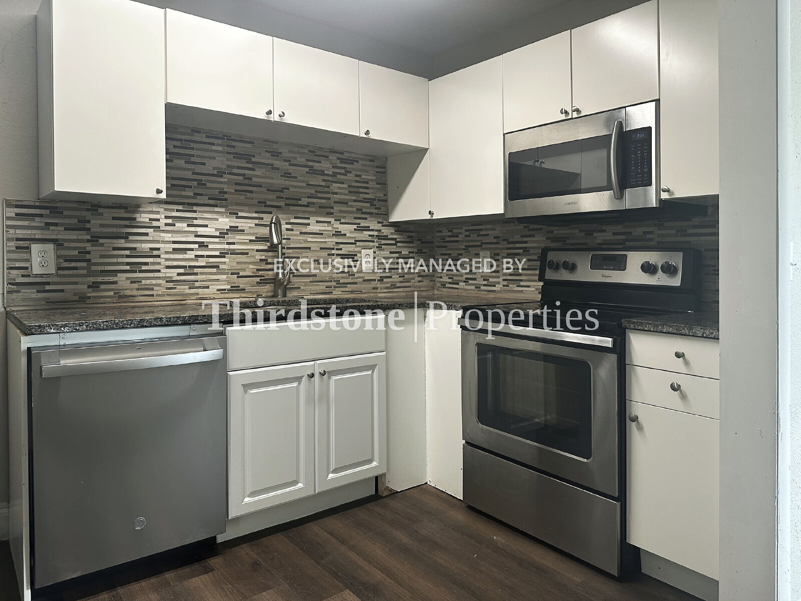 Building Photo - 8544 Oak Leaf Rd