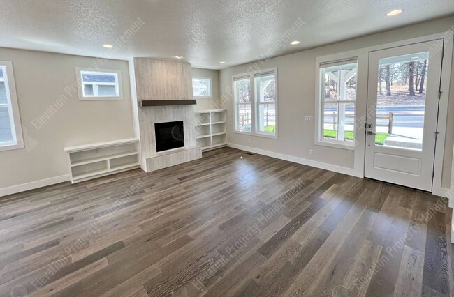 Building Photo - Gorgeous newly built in 2022 4 BR home in ...