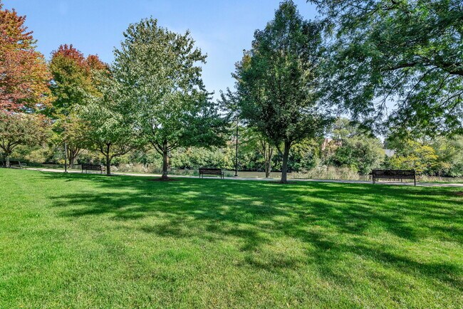 Building Photo - 2920 N River Walk Dr