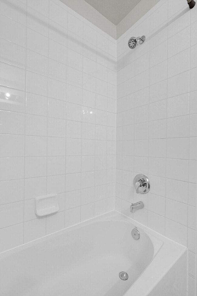 Building Photo - $2,250.00- 2 bed, 2 bath Condo with detach...