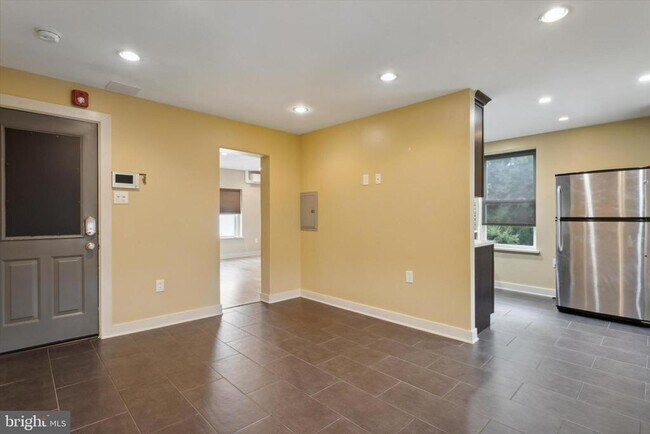 Building Photo - 1183 S 13th St