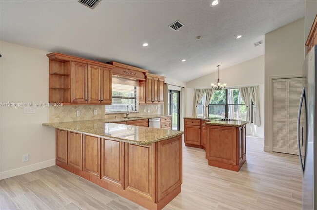 Building Photo - 7120 Hialeah Ln