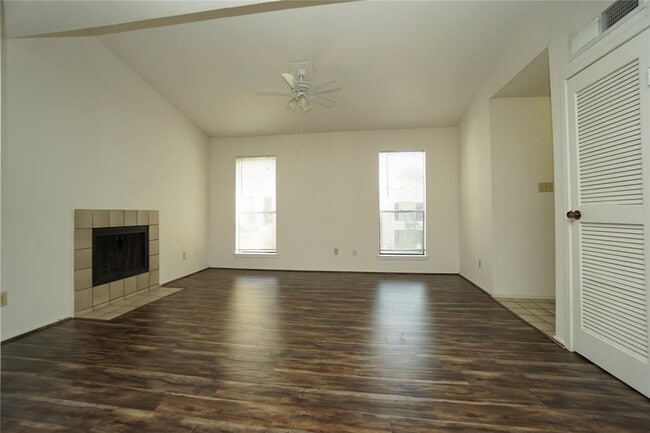Building Photo - 6602 Harbor Town Dr