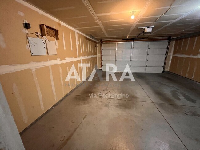 Building Photo - 7533 Vinci Pl