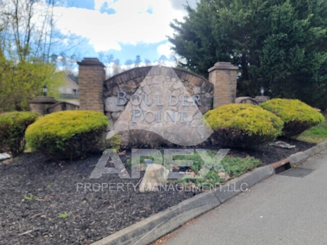 Building Photo - Beautiful  4 Bd 2.5 Ba Single Family home ...