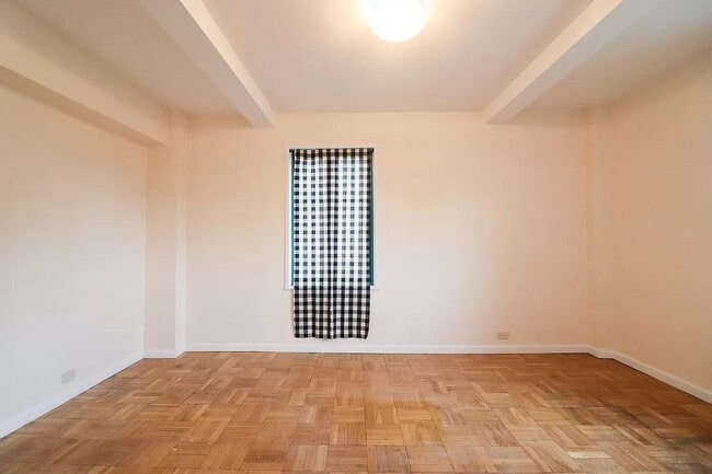 Building Photo - 5 Metropolitan Oval