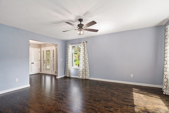 Building Photo - CLASSIC COLONIAL ELEGANCE WITH LAKESIDE SE...