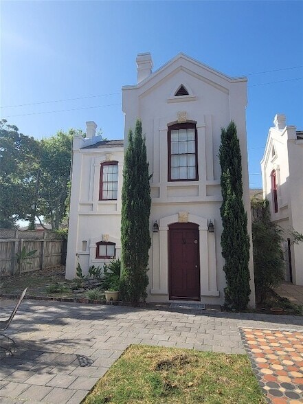 Building Photo - 1407 Broadway Avenue J