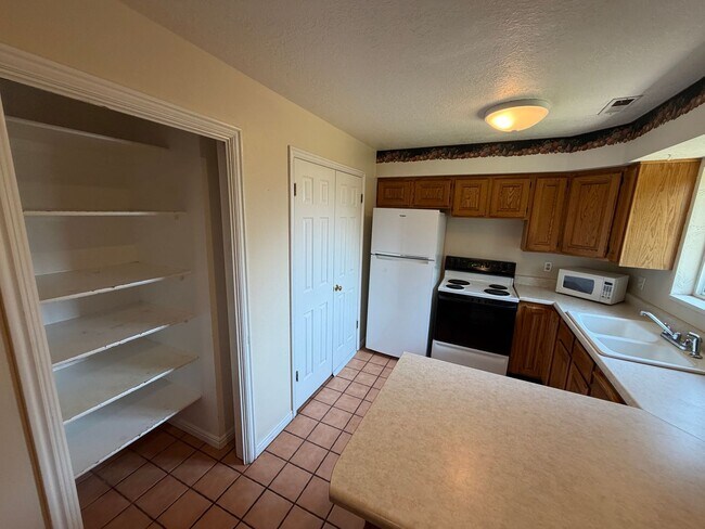 Building Photo - 479 S Palisade Dr