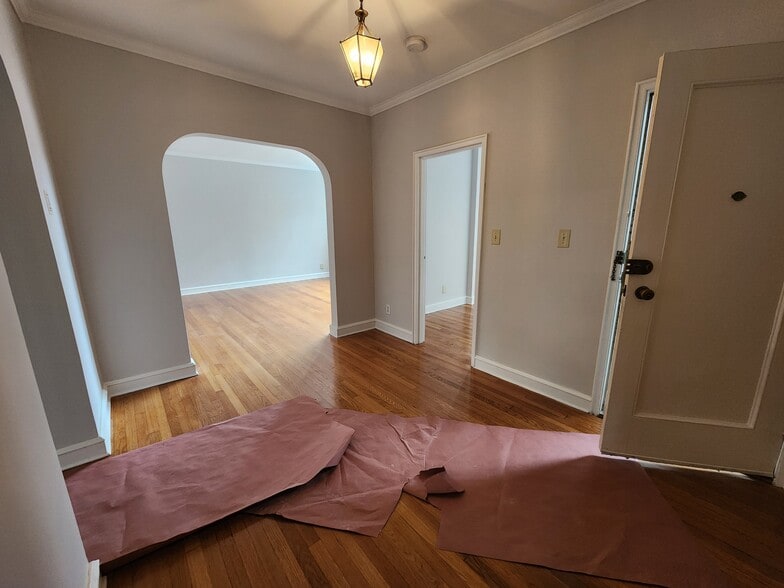 Building Photo - 105 Longwood Ave