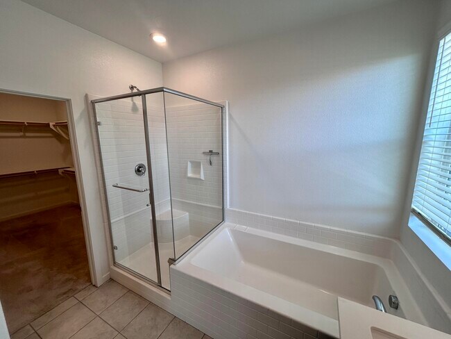 Building Photo - 40082 Catania Ct