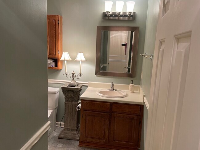 Building Photo - 283 Tanglewood Dr