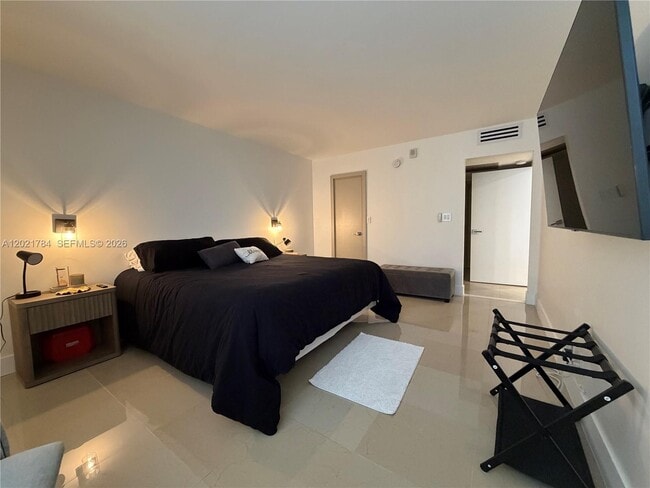 Building Photo - 2030 S Ocean Dr