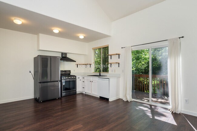 Building Photo - Updated 2 Bed/2 Bath Home in Private Gated Community!