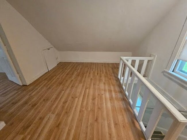 Building Photo - West Allis single family 2 bedroom house