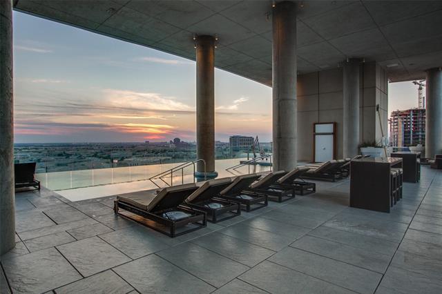 Building Photo - 2430 Victory Park Ln