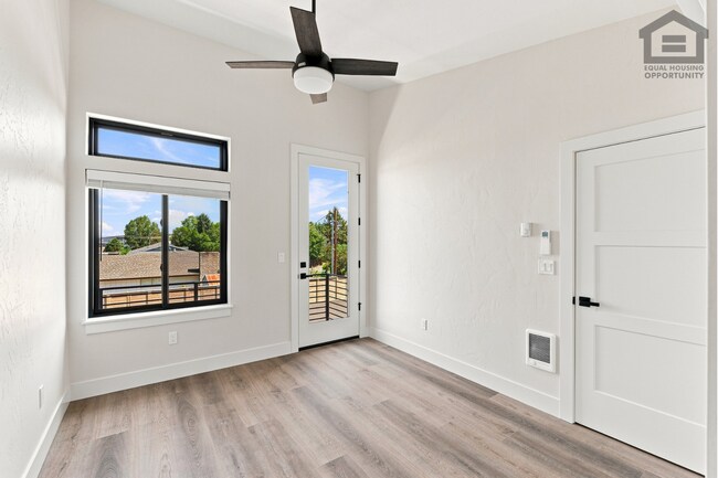 Building Photo - 2522 SW Yew Ave