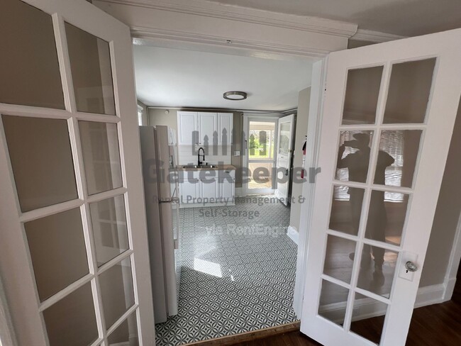 Building Photo - 1802 Temple Ave