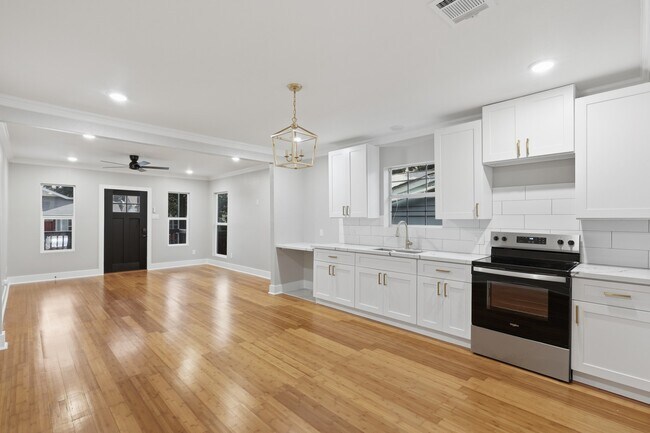 Building Photo - 105 Opal Ct
