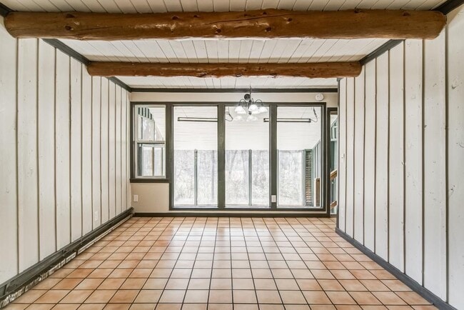 Building Photo - 42 Arminda St