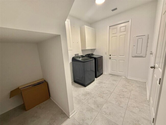 Building Photo - 12189 Nouveau Ave