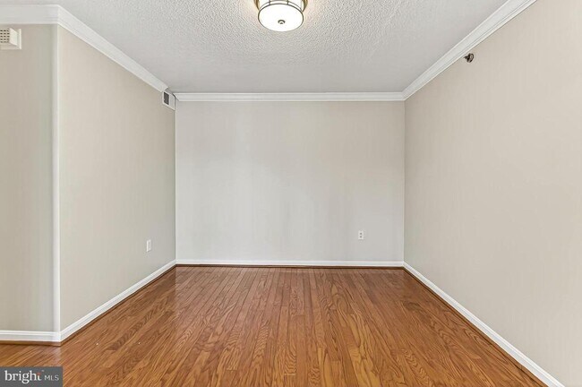 Building Photo - 2151 Jamieson Ave