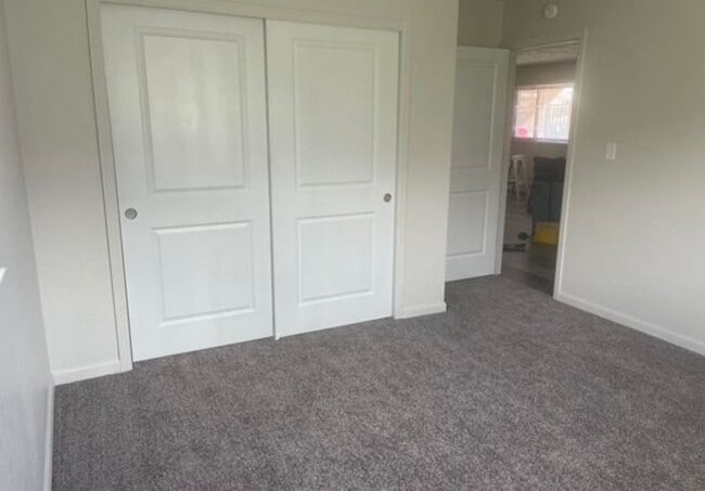 Building Photo - Newly Updated 2-Bedroom Apartment Availabl...