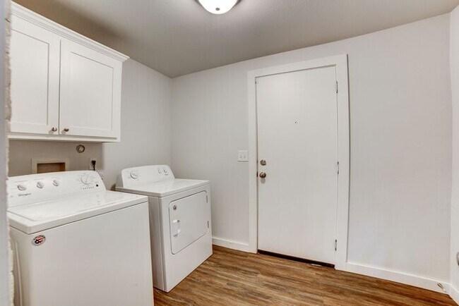 Building Photo - Charming Historic Home in the Heart of Tulsa