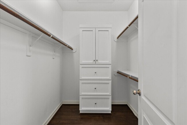 Building Photo - 6118 Tyne St