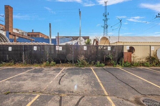 Building Photo - 2843 E Grand Blvd