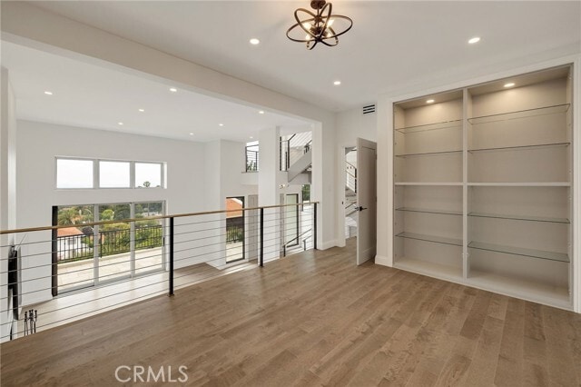 Building Photo - 1253 Vía Landeta