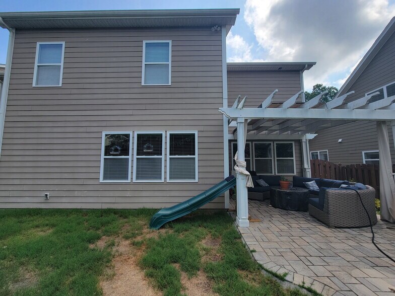 Large Backyard with Pergola - 14005 Wyncrest Dr