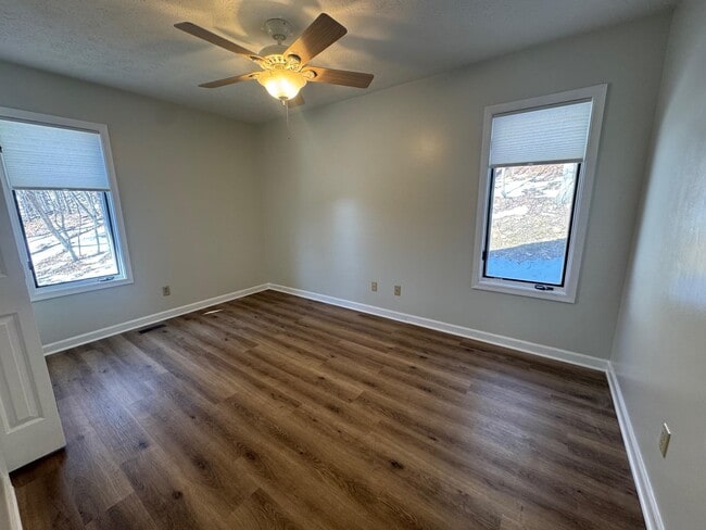 Building Photo - 175 Deer Dr