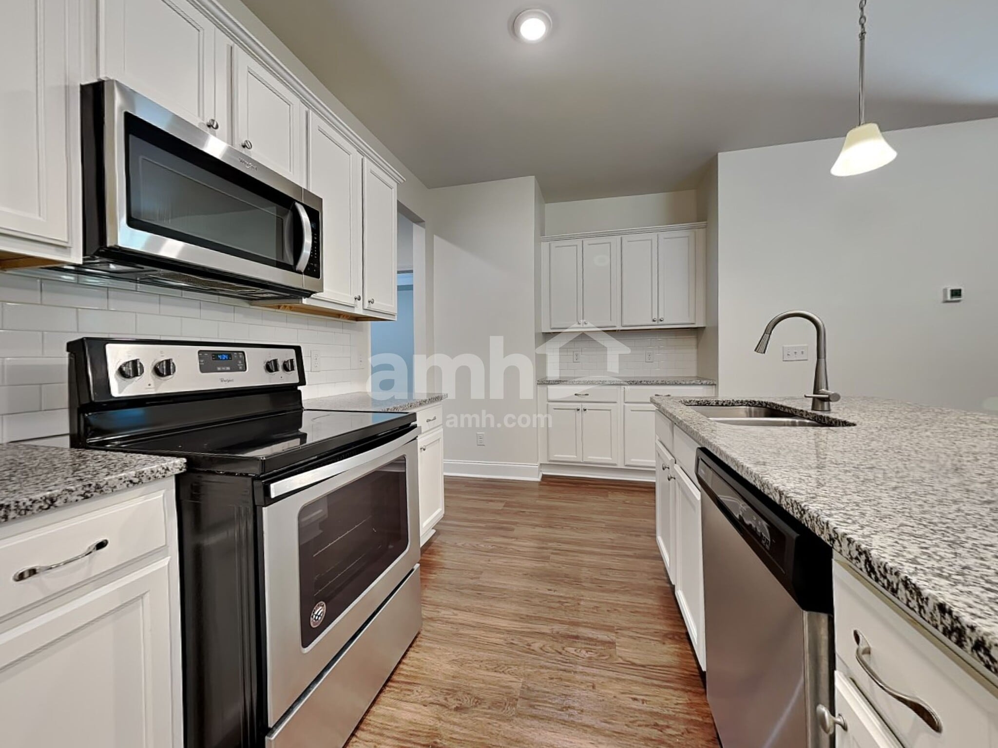 Building Photo - 8 Cherry St