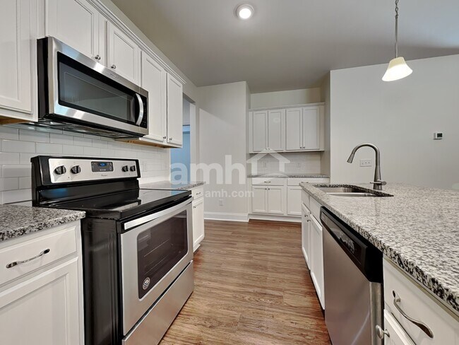 Building Photo - 8 Cherry St