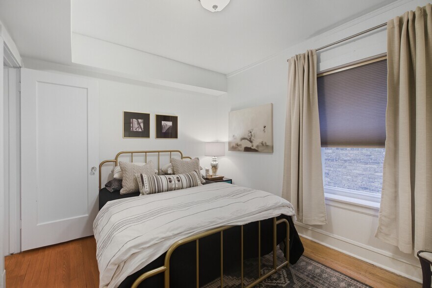 Building Photo - 1624 W Olive Ave