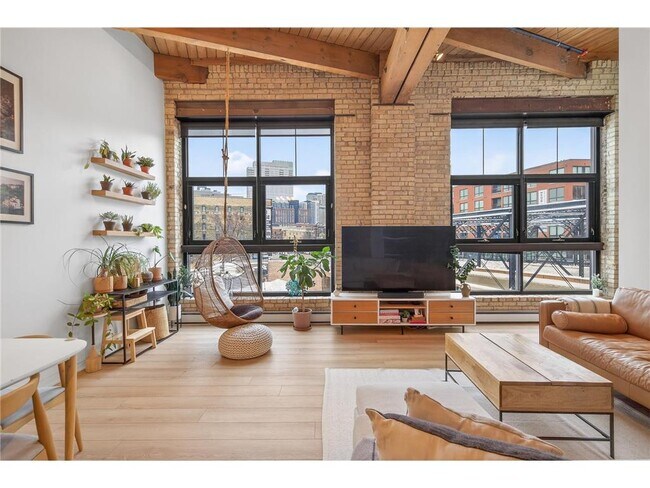 Building Photo - 404 N Washington Ave